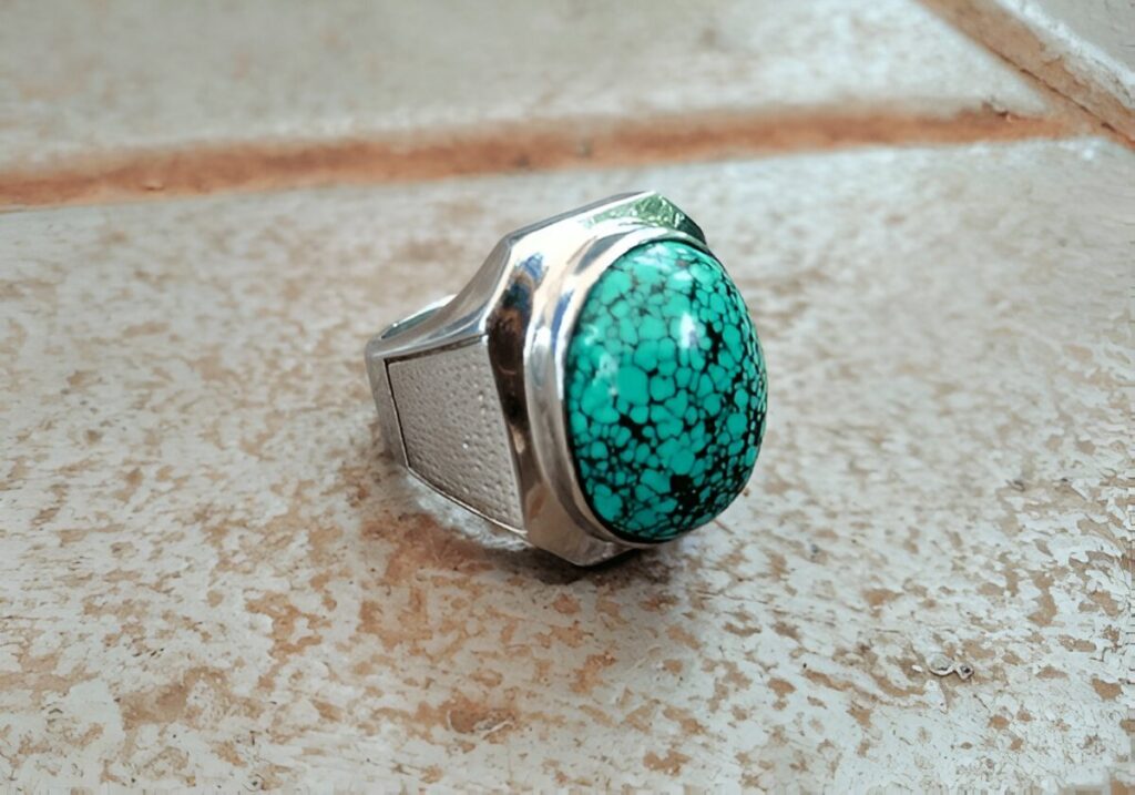The green turquoise silver ring